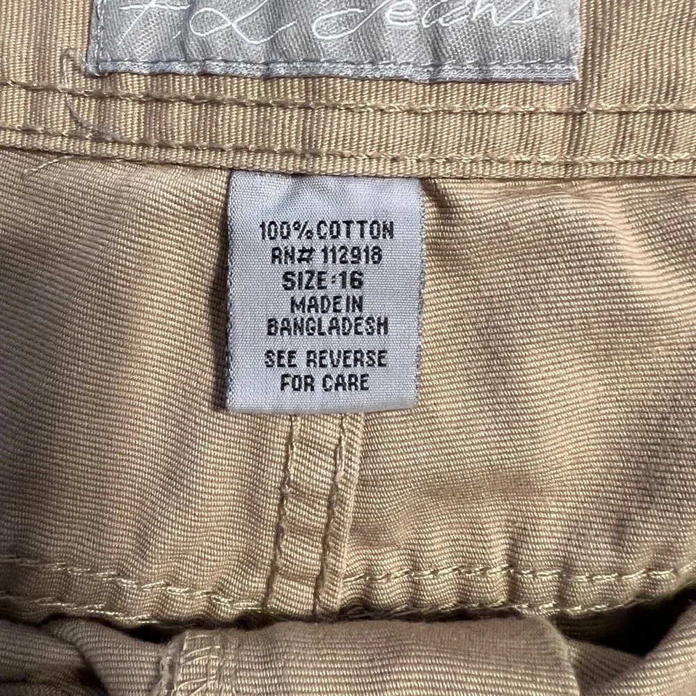 Shorts - Picture 3 of 3